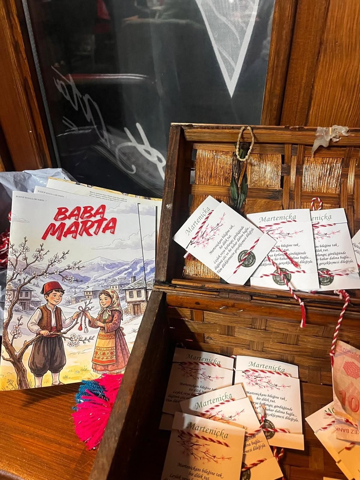 Baba Marta hikâye kitabı ve marteniçka