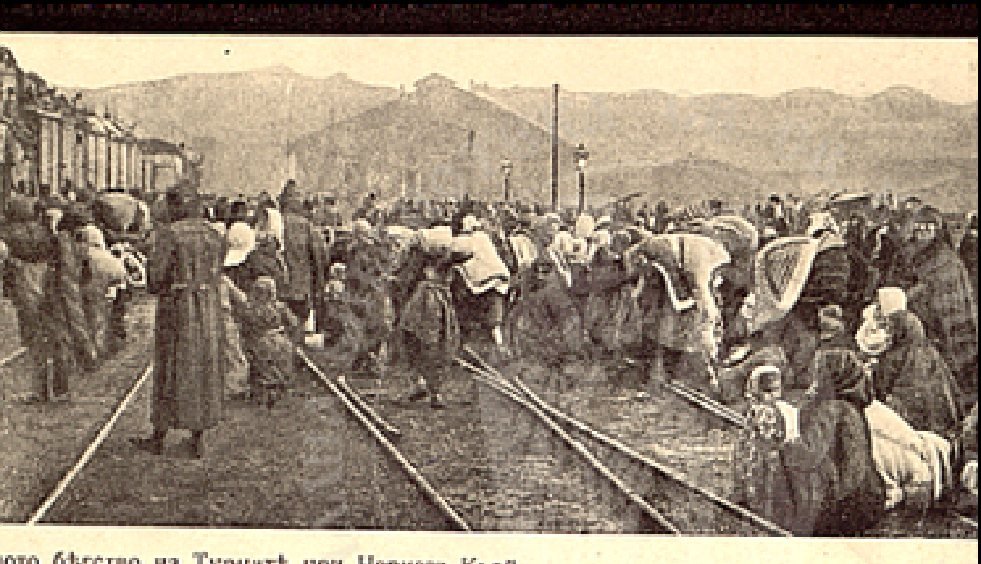 Çerkezköy istasyonunda İstanbul’a giden trene binen muhacirler, Balkan Savaşı, 1912–1913 (kartpostal)
